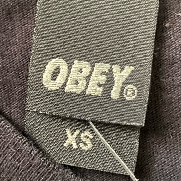 Obey Keep a Breast Breast Cancer Awareness T Shirt - Picture 3 of 3